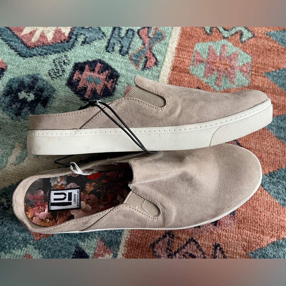 London Underground| Beige/Tan Neutral Slip-On Sneakers in Size9, worn twice